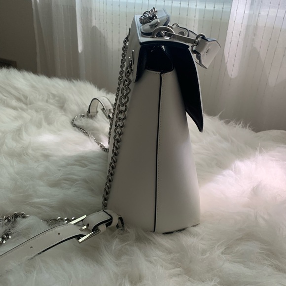 White square backpack with chains - Picture 2 of 5